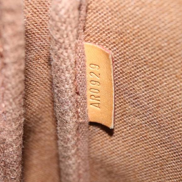 LOUIS VUITTON Pochette accessoires Clutch Bag - Picture 6 of 16